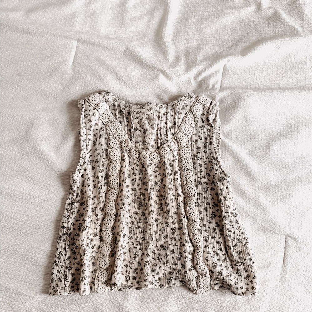 Floral Lace Trim Sleeveless Top